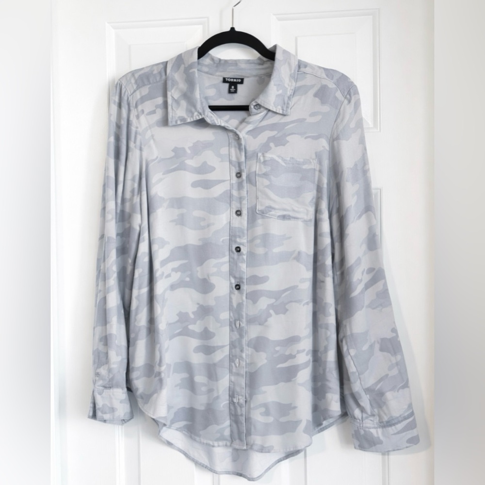 Torrid Light Gray Camo Shirt Relaxed Fit  Size: 0 (10/12)